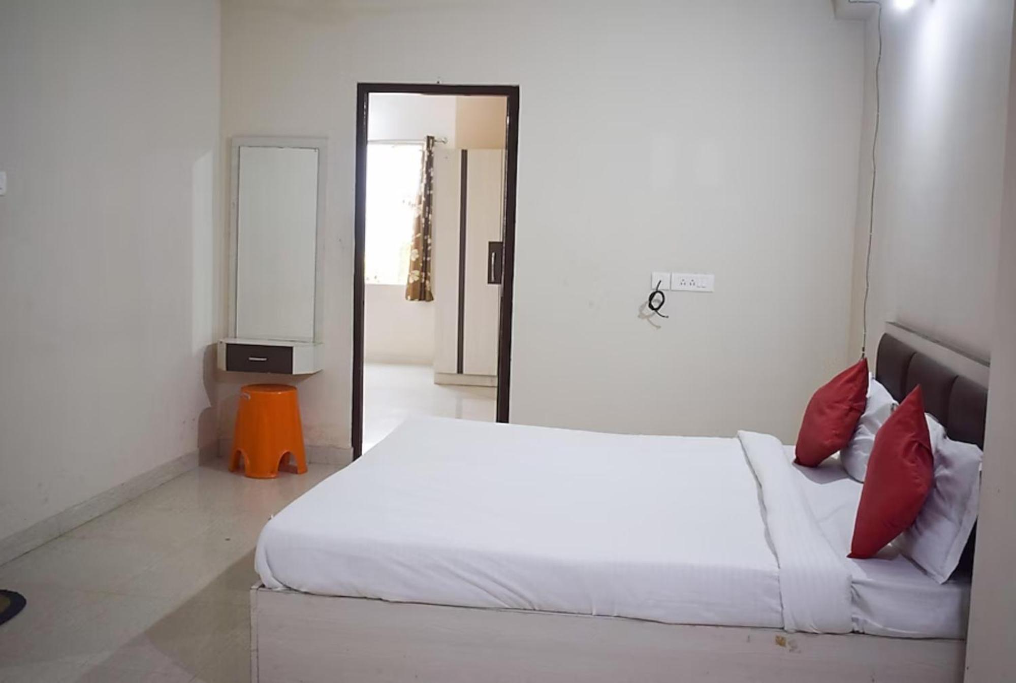 Goroomgo Grand Resort 2 Puri Near Sea Beach