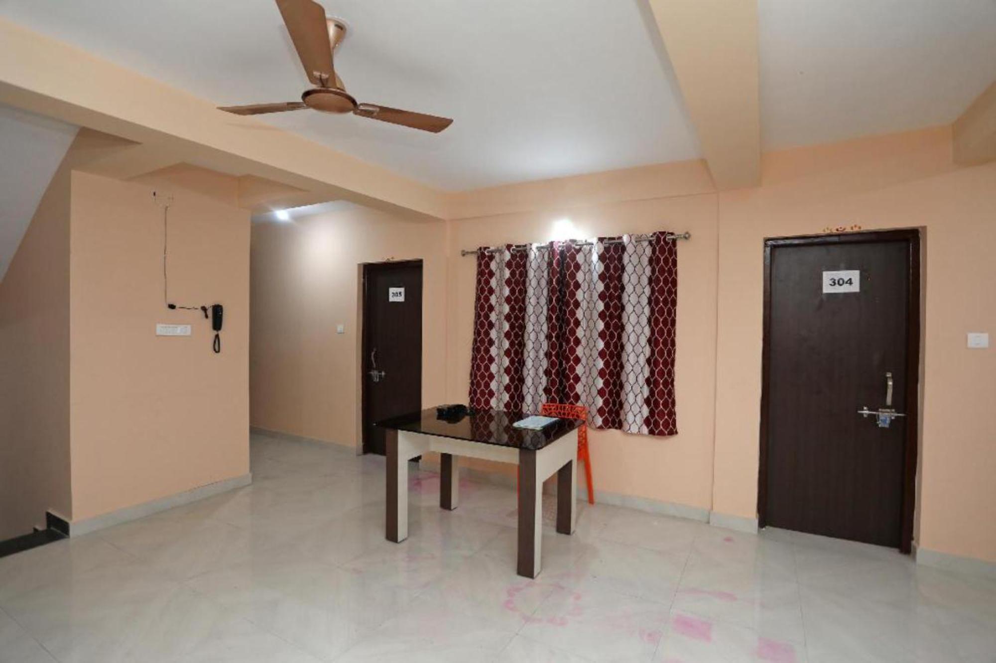 Hotel Goroomgo Grand Resort 2 Puri Near Sea Beach 4*