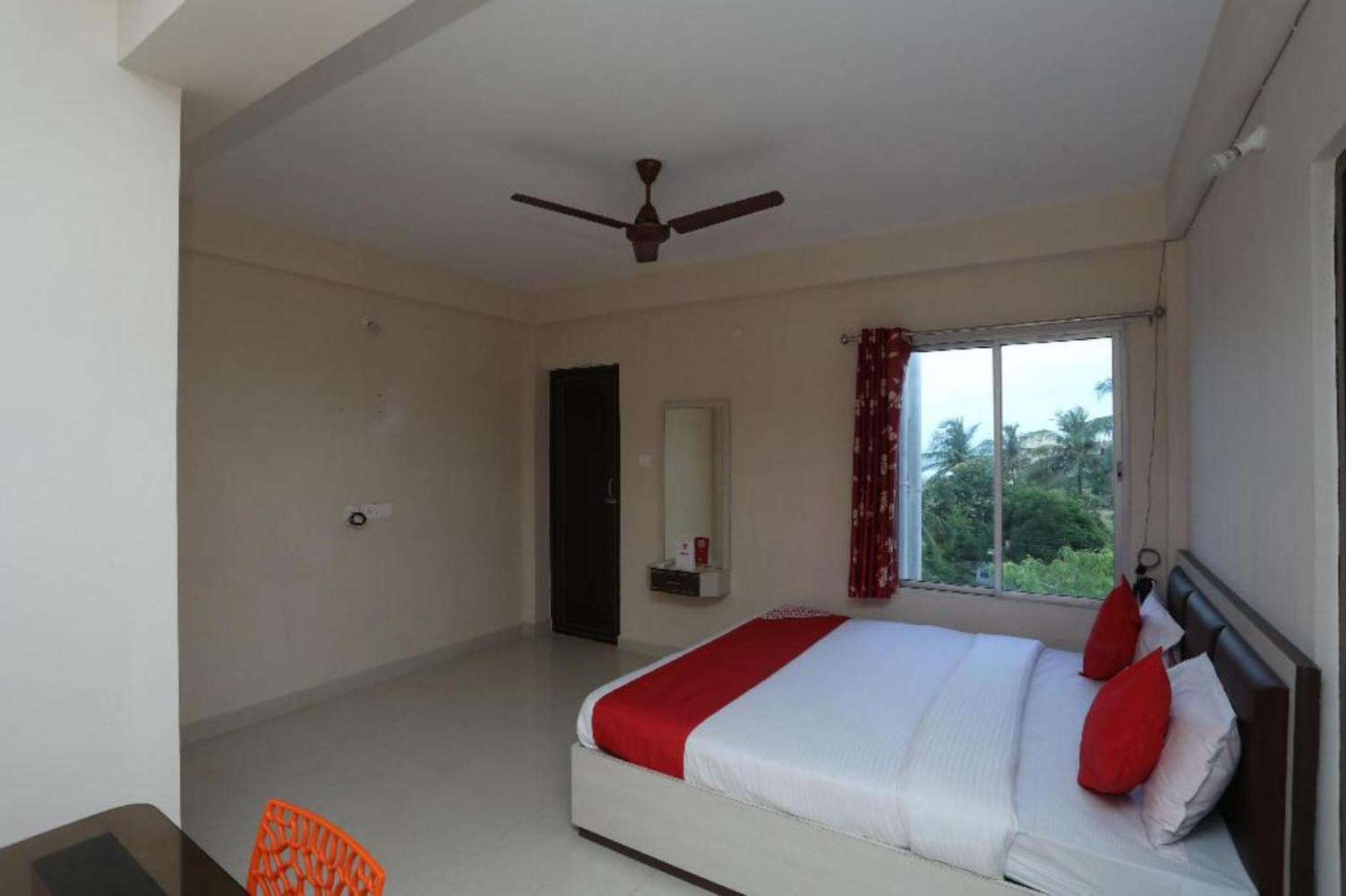 Hotel Goroomgo Grand Resort 2 Puri Near Sea Beach