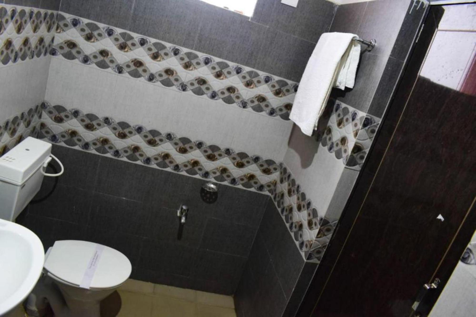 Hotel Goroomgo Grand Resort 2 Puri Near Sea Beach 4*