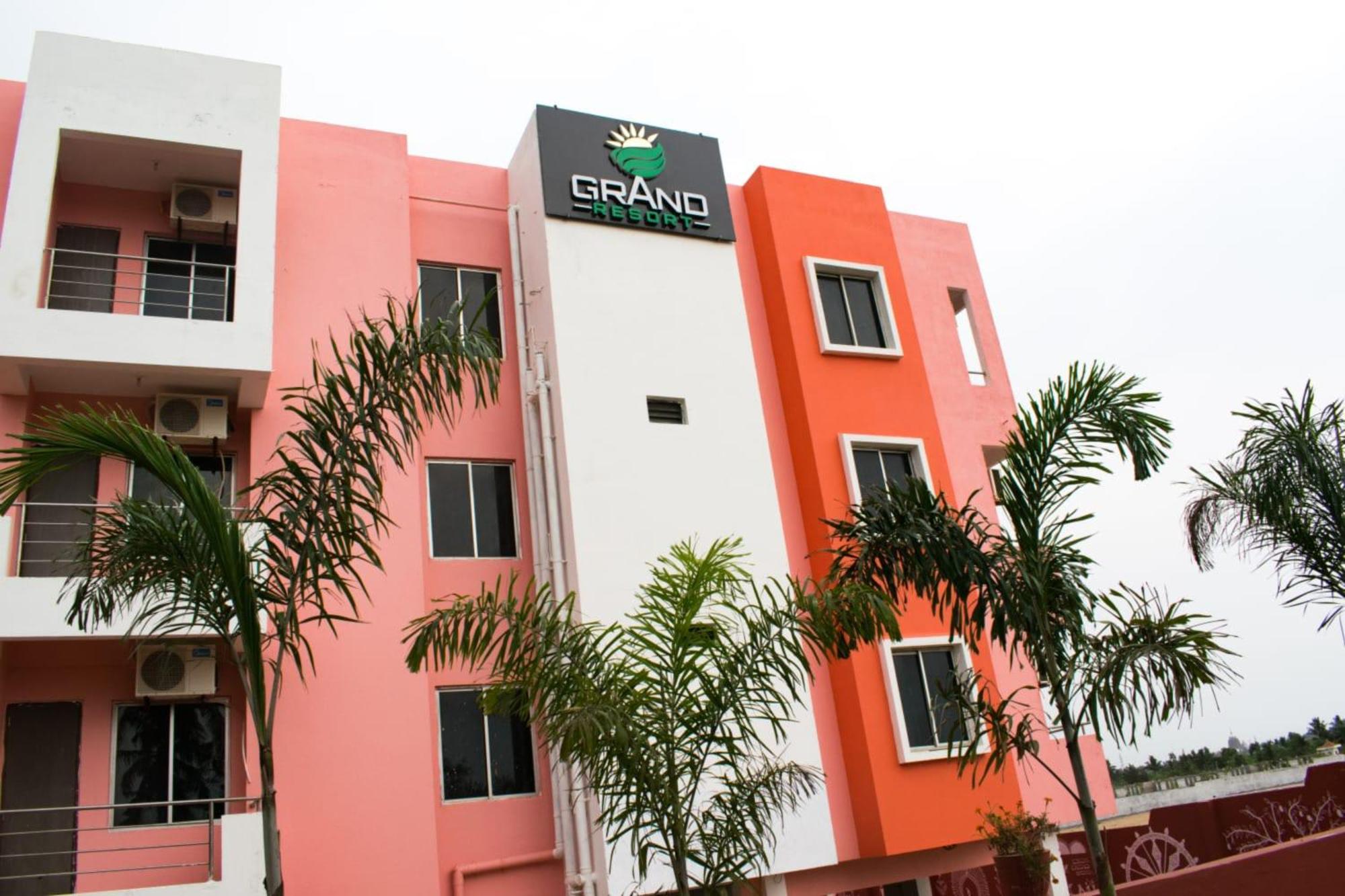 Hotel Goroomgo Grand Resort 2 Puri Near Sea Beach Puri