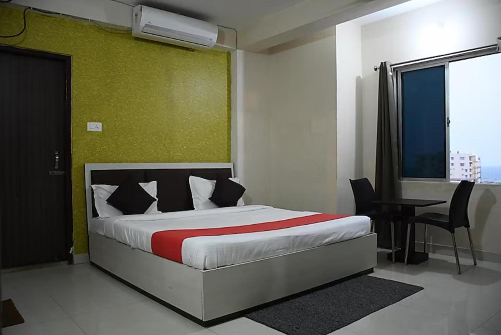 Hotel Goroomgo Grand Resort 2 Puri Near Sea Beach 4*