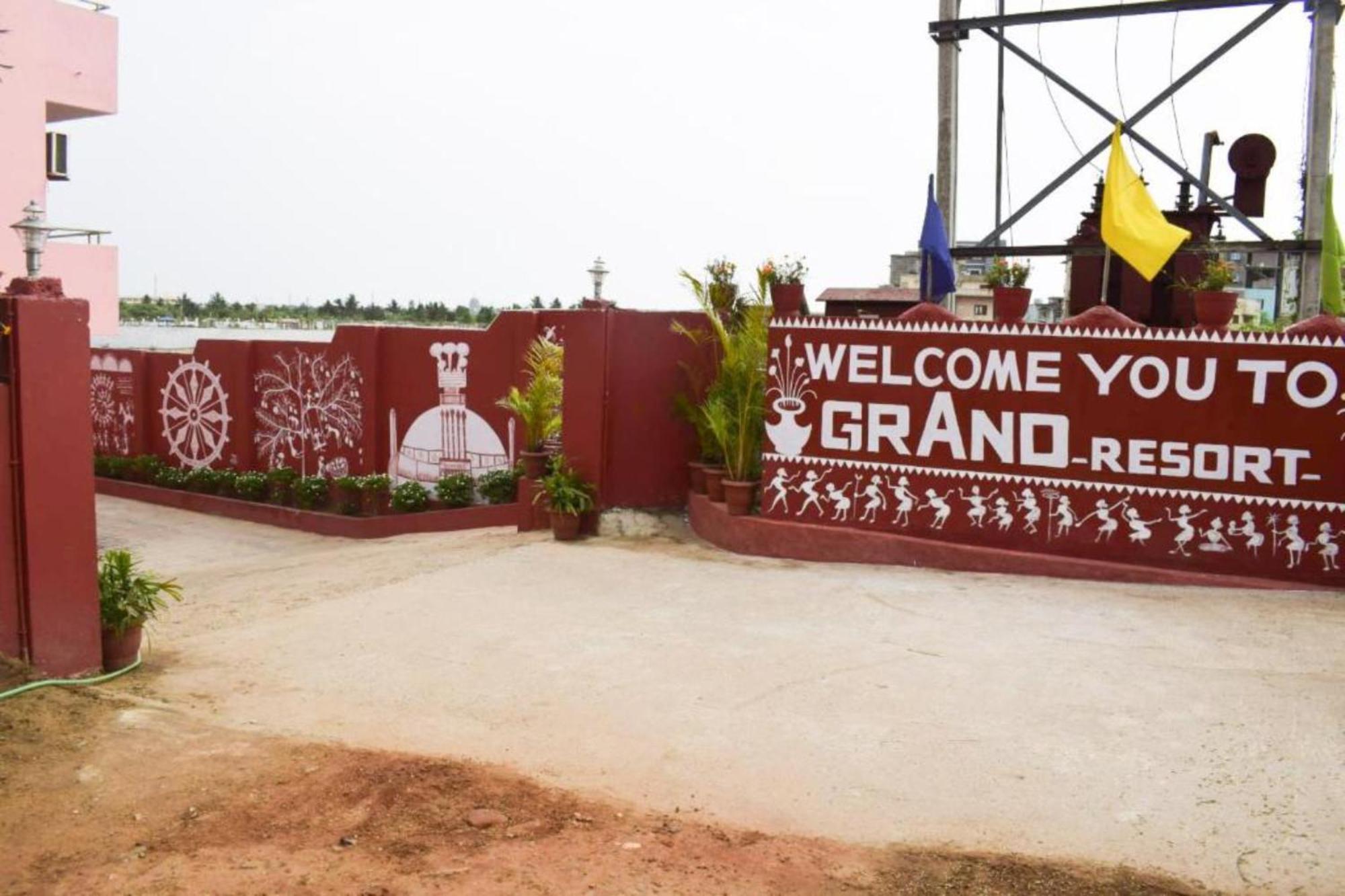 Goroomgo Grand Resort 2 Puri Near Sea Beach 4* Puri