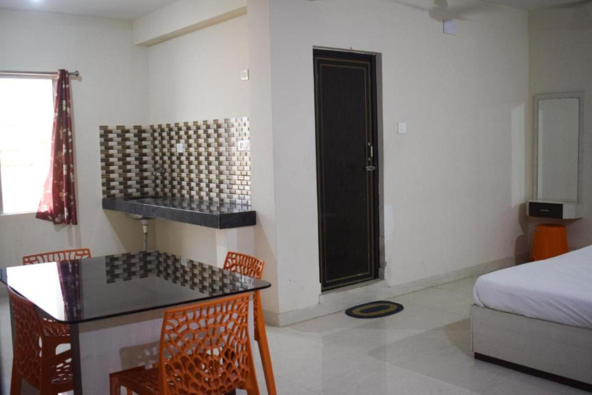 Goroomgo Grand Resort 2 Puri Near Sea Beach