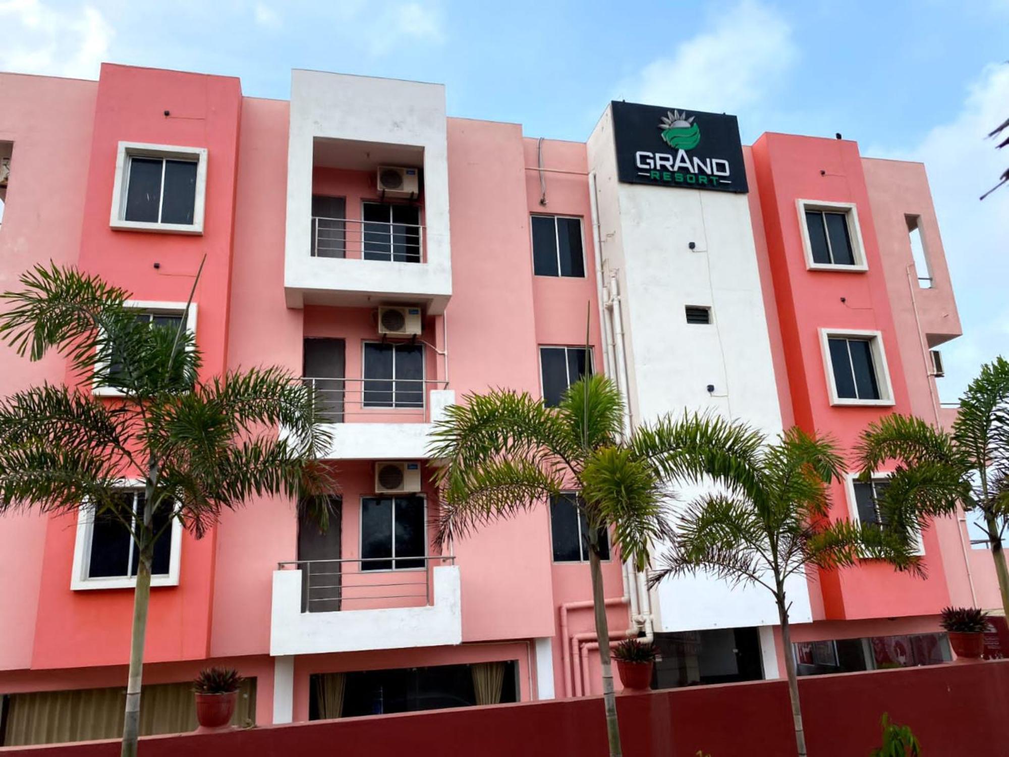 Goroomgo Grand Resort 2 Puri Near Sea Beach 4* Puri