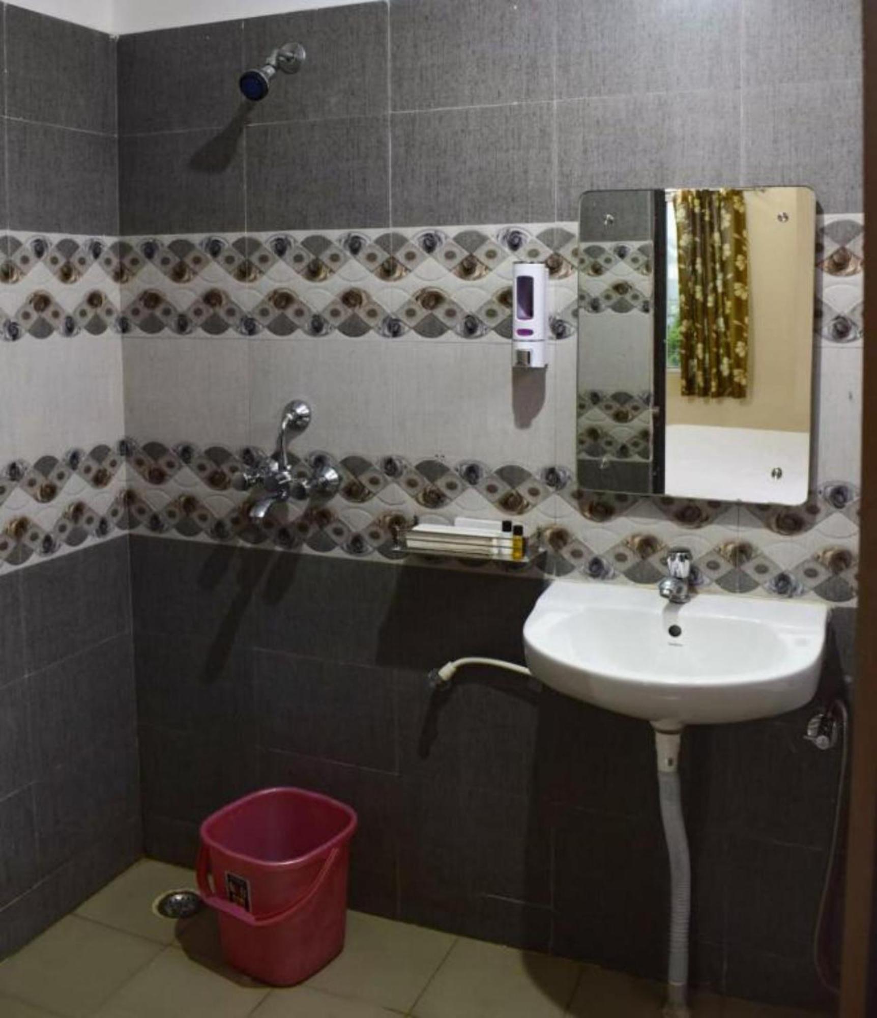 Goroomgo Grand Resort 2 Puri Near Sea Beach Hotel