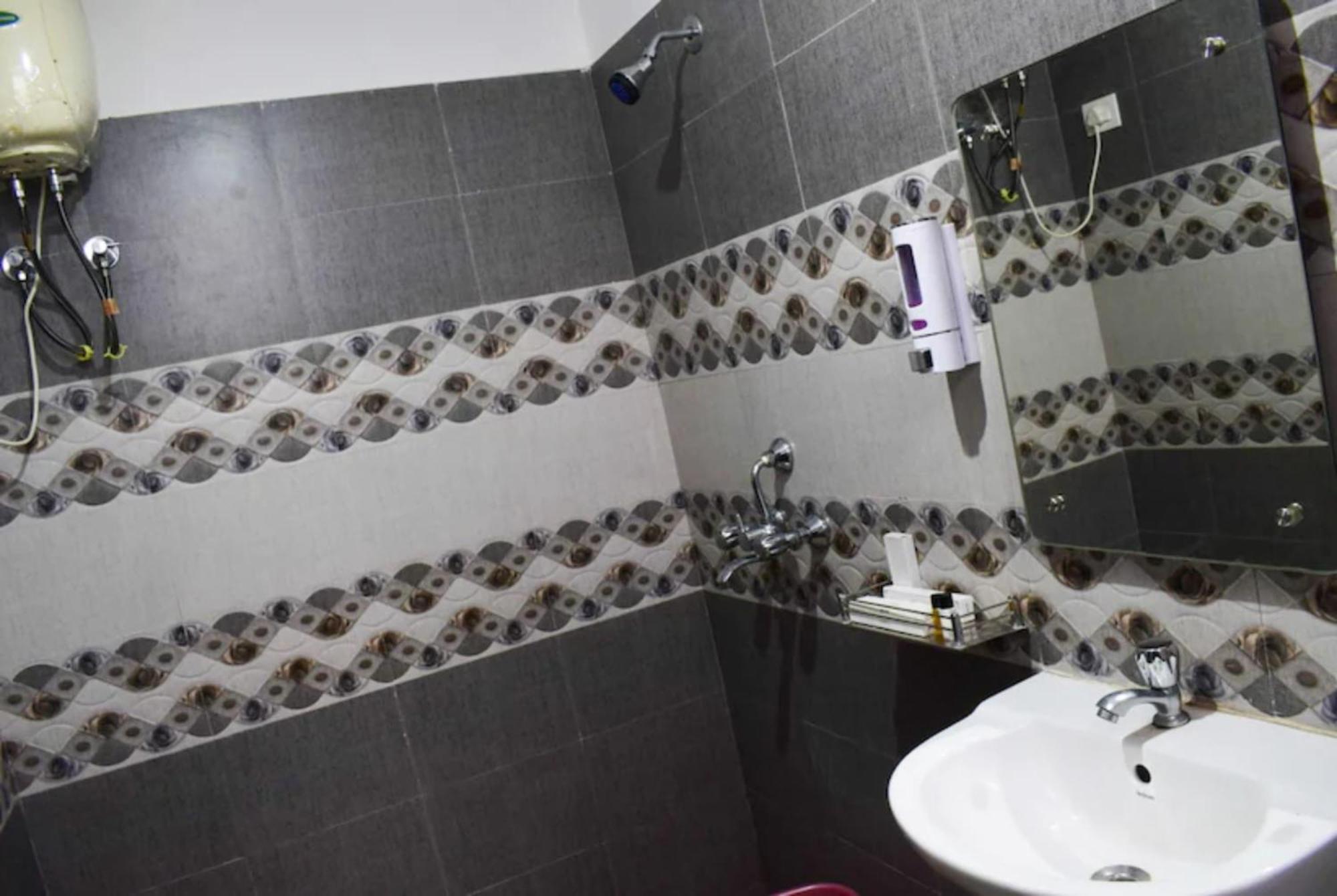 Hotel Goroomgo Grand Resort 2 Puri Near Sea Beach
